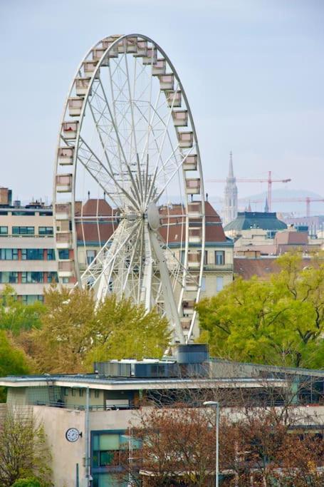 Premium Apartment By Hi - Central 2 Bedroom - Best View Budapest Eksteriør billede