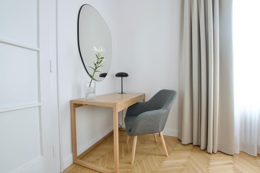 Premium Apartment By Hi - Central 2 Bedroom - Best View Budapest Eksteriør billede