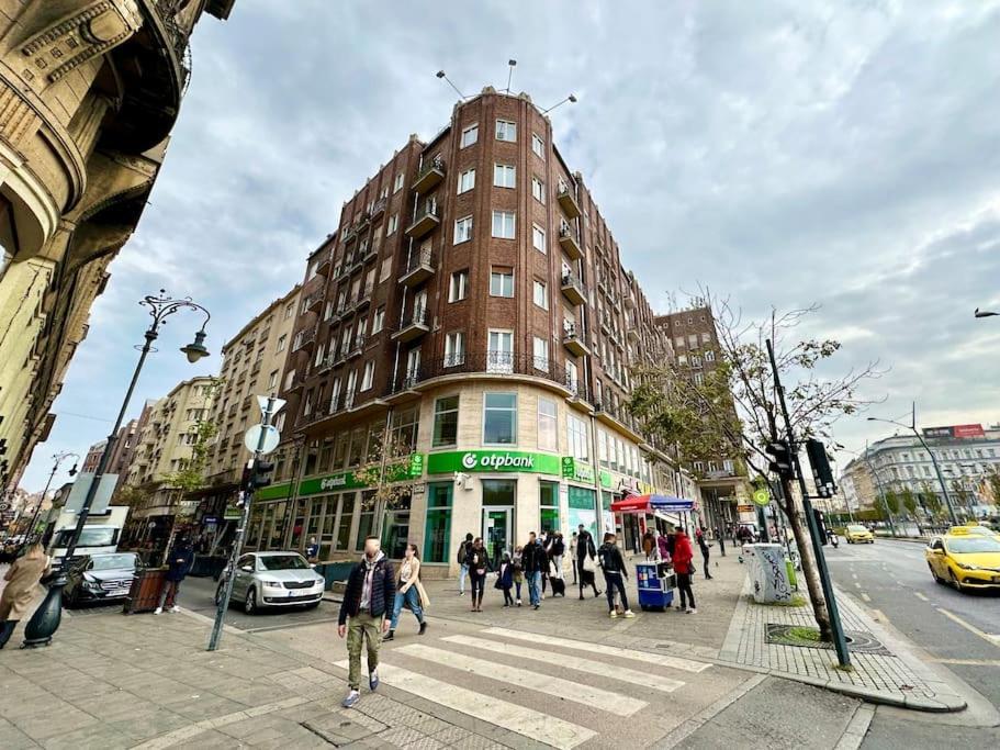 Premium Apartment By Hi - Central 2 Bedroom - Best View Budapest Eksteriør billede